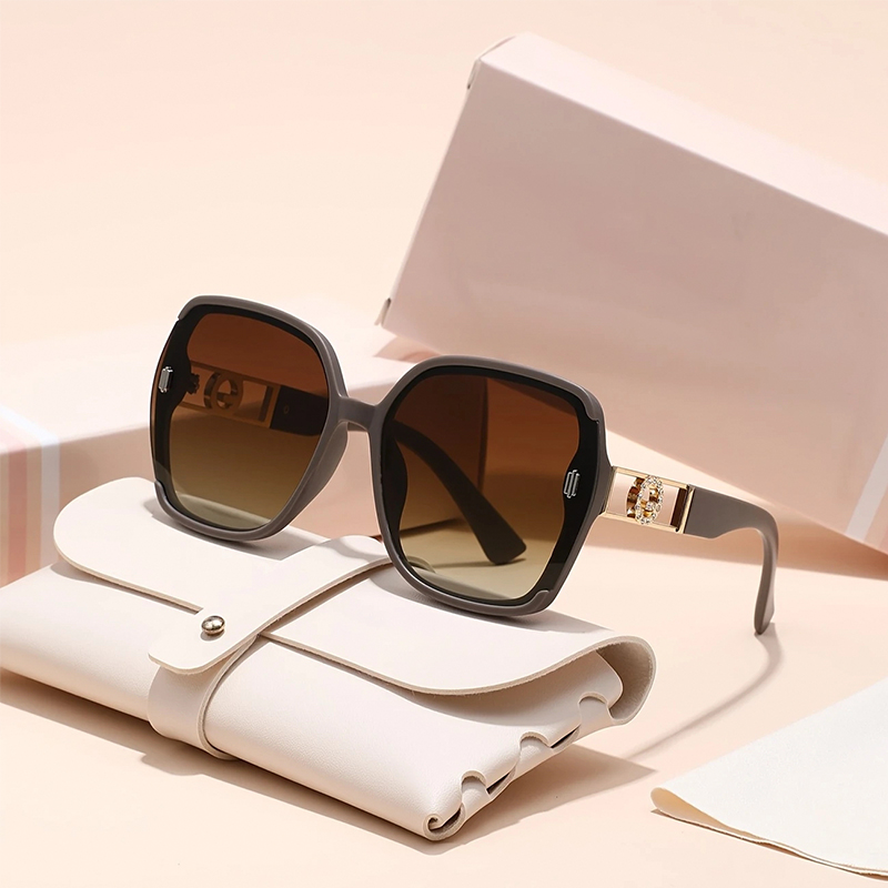 レディース クラシック レトロ 長方形 ファッションメガネ  - Tablet Accessories Aesthetic のレビューと価格